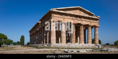 Le Temple de Hera II (également connu sous le nom de Temple de Neptune) à Paestum en Campanie est un ancien temple dorique grec construit autour de 460 - 450 BCE. Banque D'Images