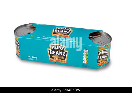 Heinz multipack de haricots blancs Beanz isolés sur découpe blanche Banque D'Images