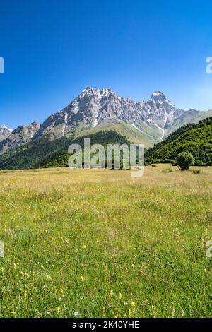 Ushba (4710m haut) dans le Haut-Svaneti, Géorgie Banque D'Images