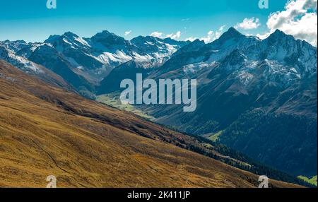 Vue du Jacobshorn à la vallée de la Sertig *** Légende locale *** Davos, Grisons, Suisse, paysage, automne, montagnes, collines, Banque D'Images