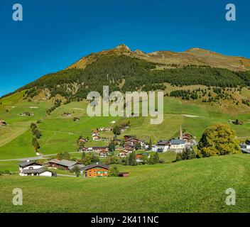 Un petit village dans la vallée de Schanielenbach, Pratigau *** Légende locale *** Sankt Antönien, Grisons, Suisse, ville, village, champ, pré, Banque D'Images