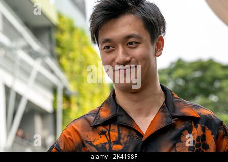 Marina Bay, Singapour. 28th septembre 2022. Zhou Guanyu, de Chine, est en compétition pour Alfa Romeo Racing. L'accumulation, ronde 17 du championnat de Formule 1 2022. Crédit : Michael Potts/Alay Live News Banque D'Images