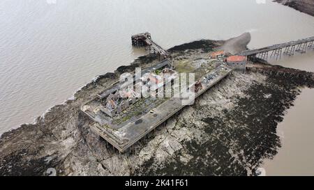 Une vue aérienne de Birnbeck Pier à Weston-Super-Mare, Somerset. C'est la seule jetée du pays qui relie le continent à une île. Banque D'Images