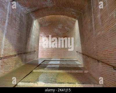 Couloir dans le Palais des Rois de Majorque à Perpignan. Banque D'Images