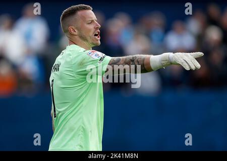 Paul Farman, de Barrow, réagit pendant le match Sky Bet League Two à Holker Street, Barrow-in-Furness. Date de la photo: Samedi 24 septembre 2022. Banque D'Images