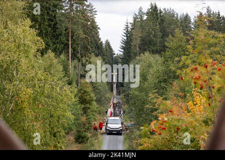 Selb, Allemagne. 29th septembre 2022. Le forage de terre dans la forêt près de Selb. Le Bureau d'État pour l'environnement utilise le forage pour rechercher des activités volcaniques antérieures dans la région. La région était encore volcanique active jusqu'à l'âge de pierre. Credit: Daniel Löb/dpa/Alay Live News Banque D'Images