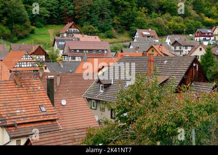 Toits de maisons à Reichental (partie de Gernsbach) dans la Forêt Noire du Nord, district de Rastatt, Allemagne Banque D'Images