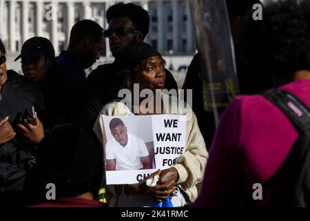 Une manifestation devant New Scotland Yard, contre la mort de Chris Kaba, un homme noir non armé, tué par balle par un policier. La prise de vue se produit Banque D'Images