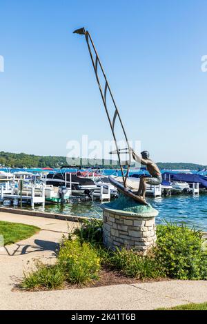 Sculpture de surf sur la jetée municipale, Fontana on the Lake, Genève, Wisconsin, Amérique, États-Unis Banque D'Images