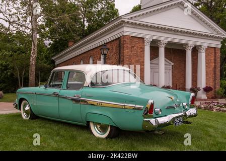 DEARBORN, MI/États-Unis - 15 JUIN 2019 : une voiture Studebaker Commander 1955, le spectacle de voitures Henry Ford (THF) Motor Muster, à Greenfield Village, près de Detroit, mi Banque D'Images