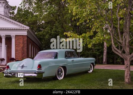 DEARBORN, MI/USA - 15 JUIN 2019 : une voiture Lincoln Continental Mark II 1956, le spectacle de voitures Henry Ford (THF) Motor Muster, à Greenfield Village. Banque D'Images