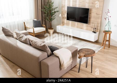 Intérieur d'un nouveau salon aux couleurs beige clair et gris Banque D'Images