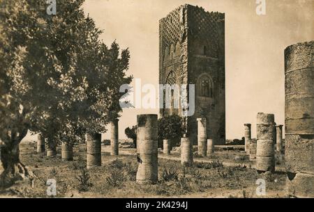 Vue sur la Tour Hassan, Rabat, Maroc, 1940s Banque D'Images