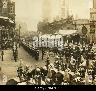 Le cortège quittant l'abbaye de Westminster pendant le couronnement d'Edward VII, Londres, Angleterre 1902 Banque D'Images