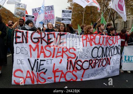 la manifestation interprofessionnelle fait le plein à Paris, les augmentations salariales faisientes parties des principes revendcations Banque D'Images