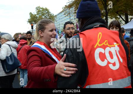 la manifestation interprofessionnelle fait le plein à Paris, les augmentations salariales faisientes parties des principes revendcations Banque D'Images