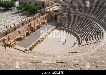 Amman, Jordanie - 3 mai 2022 : vue de dessus des escaliers et de l'auditorium de l'ancien théâtre romain dans le centre-ville d'Amman, dans le centre de la vieille ville de la capi jordanienne Banque D'Images