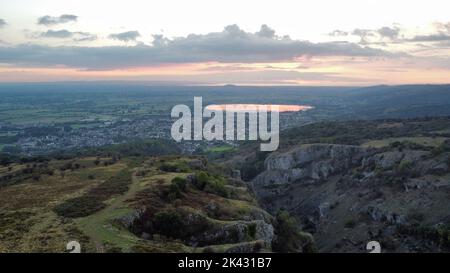 Vue aérienne de Cheddar gorge and Reservoir, Somerset au coucher du soleil Banque D'Images