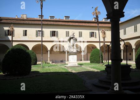 Cloître dans la Basilique della Santissima Annunziata (Basilique de la très Sainte Annonciation) Florence Italie Banque D'Images