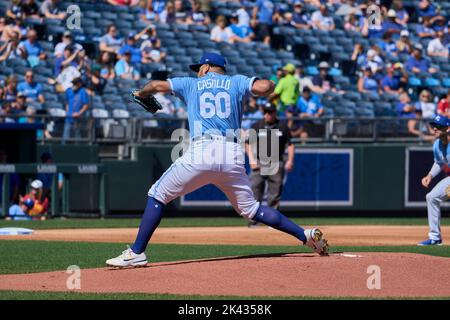 25 septembre 2022: Lanceur de Kansas City Max Castillo (60) lance un terrain pendant le match avec les Mariners de Seattle et les Royals de Kansas City qui se sont tenus au stade Kauffman dans le Missouri de kansas City David Seelig/Cal Sport Medi Banque D'Images