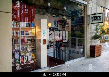 Skoob Books Bookshop au Brunswick Centre Bloomsbury London - Skoob est une librairie secondaire spécialisée dans une large sélection de textes académiques Banque D'Images