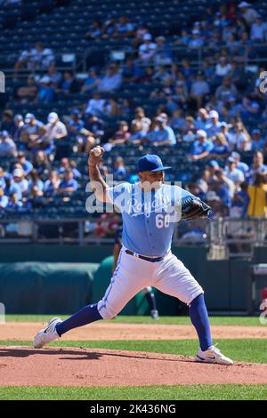 25 septembre 2022: Lanceur de Kansas City Max Castillo (60) lance un terrain pendant le match avec les Mariners de Seattle et les Royals de Kansas City qui se sont tenus au stade Kauffman dans le Missouri de kansas City David Seelig/Cal Sport Medi Banque D'Images