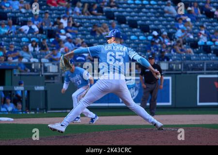 25 septembre 2022 : Dylan Coleman, un pichet de Kansas City (65), lance un terrain pendant le match avec les Mariners de Seattle et les Royals de Kansas City qui se sont tenus au stade Kauffman, dans le Missouri de kansas City, David Seelig/Cal Sport Medi Banque D'Images