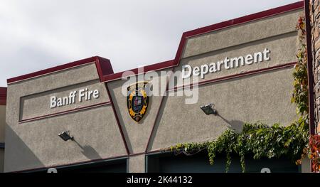 Le panneau du service des incendies de Banff sur la caserne de pompiers de Banff, en Alberta, au Canada Banque D'Images