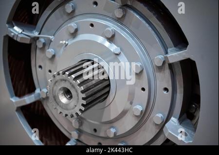 Arbre cannelé de sortie du grand moteur électrique industriel Banque D'Images