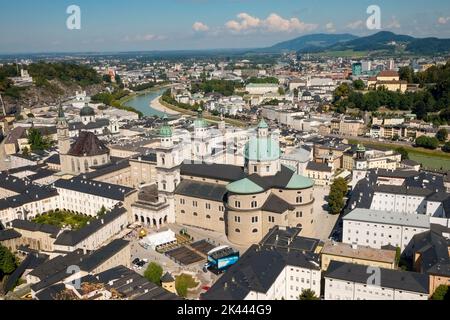 Autriche, Salzbourg, toits de ville vus de la forteresse Banque D'Images