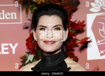 New York, États-Unis. 29th septembre 2022. Julianna Margulies arrive jeudi sur le tapis rouge à la Clooney Foundation for Justice Inaugural Albie Awards à la bibliothèque publique de New York, à 29 septembre 2022, à New York. Photo de John Angelillo/UPI crédit: UPI/Alay Live News Banque D'Images