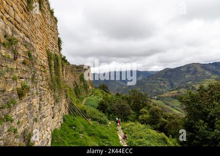 Grande muraille à la citadelle fortifiée de Kuelap Banque D'Images