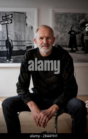 Le photographe Anton Corbijn présente une série de portraits dans l'exposition l'angle humain de Sotheby's à Stockholm, en Suède, sur 28 septembre 2022. P Banque D'Images