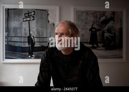 Le photographe Anton Corbijn présente une série de portraits dans l'exposition l'angle humain de Sotheby's à Stockholm, en Suède, sur 28 septembre 2022. P Banque D'Images