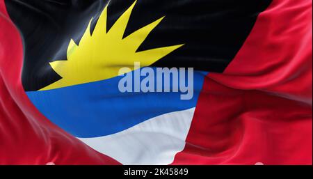 Vue rapprochée du drapeau national d'Antigua-et-Barbuda qui agite dans le vent. Antigua-et-Barbuda est un pays insulaire souverain des Antilles. Fabri Banque D'Images