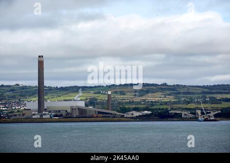 centrale au charbon et au pétrole de kilroot sur les rives du comté de belfast lough antrim, au nord de l'irlande, au royaume-uni Banque D'Images