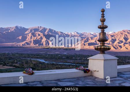 Vue depuis le toit du monastère de Thikse (Gompa), Ladakh, Inde Banque D'Images