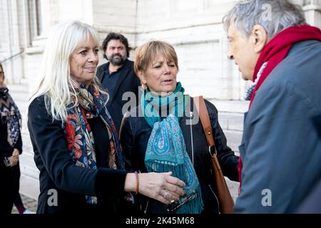 La fille Marc Danval photographiée lors de la cérémonie funéraire du présentateur de radio Marc Danval, vendredi 30 septembre 2022 à Bruxelles. Le journaliste, écrivain, artiste et chroniqueur de jazz Marc Danval, un grand amateur de jazz, a présenté le programme « la 3eme oreille » sur la première radio RTBF pendant plus de 30 ans. BELGA PHOTO HATIM KAGHAT Banque D'Images