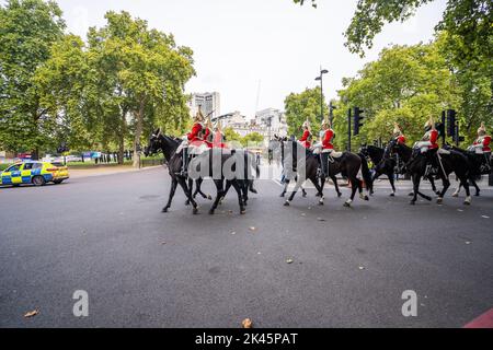 Londres, Royaume-Uni. 30 septembre 2022 . Le gardien de la vie du roi de la Division de la maison retourne à leur caserne à Hyde Park après avoir effectué des tâches cérémonielles. Credit: amer ghazzal / Alamy Live News. Banque D'Images