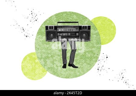 Image de collage créative de boombox vintage debout Guy jambes isolées sur fond peint de dessin Banque D'Images