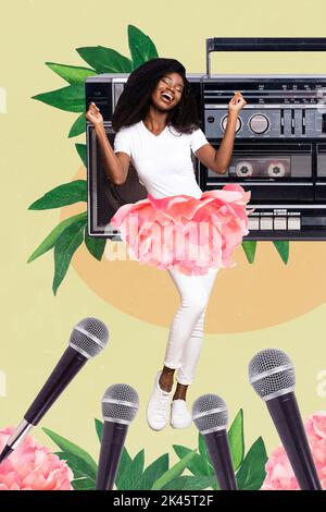 Dessin créatif collage photo de magnifique funky belle femme célèbre chanteur rétro vintage boombox microphones jupe de fleur Banque D'Images