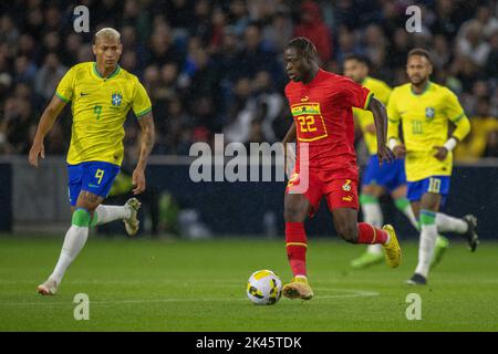 LE HAVRE, FRANCE - SEPTEMBRE 23 : Richarlison du Brésil et Kamaldeen Sulemana du Ghana lors du match international amical entre le Brésil et Ghan Banque D'Images