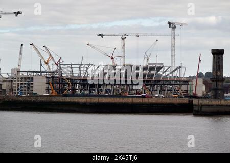 Travaux de construction en cours au nouveau terrain d'Everton FPC à bramley-moore Dock liverpool, royaume-uni Banque D'Images