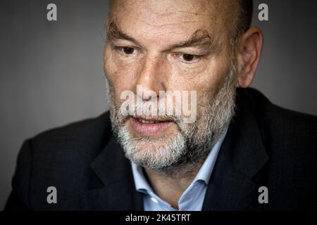2022-09-30 11:50:25 AMSTERDAM - Alderman Rutger Groot Wassink des Affaires sociales et des réfugiés sur le navire de croisière MS Galaxy dans les Docklands de l'Ouest. En cas d'urgence, le navire recevra temporairement un millier de demandeurs d'asile à partir du début du mois d'octobre. ANP RAMON VAN FLYMEN pays-bas sortie - belgique sortie Banque D'Images