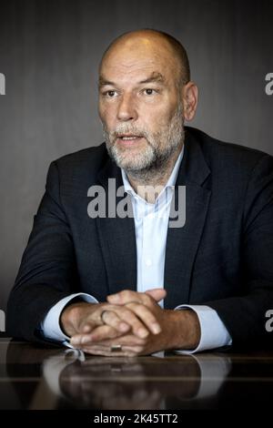 2022-09-30 11:52:50 AMSTERDAM - Alderman Rutger Groot Wassink des Affaires sociales et des réfugiés sur le navire de croisière MS Galaxy dans les Docklands de l'Ouest. En cas d'urgence, le navire recevra temporairement un millier de demandeurs d'asile à partir du début du mois d'octobre. ANP RAMON VAN FLYMEN pays-bas sortie - belgique sortie Banque D'Images