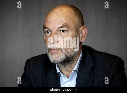 2022-09-30 11:52:22 AMSTERDAM - Alderman Rutger Groot Wassink des Affaires sociales et des réfugiés sur le navire de croisière MS Galaxy dans les Docklands de l'Ouest. En cas d'urgence, le navire recevra temporairement un millier de demandeurs d'asile à partir du début du mois d'octobre. ANP RAMON VAN FLYMEN pays-bas sortie - belgique sortie Banque D'Images