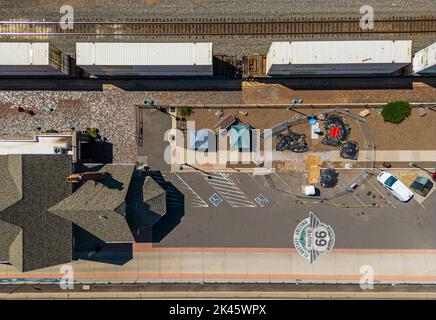 Flagstaff, Arizona/Etats-Unis - 2 septembre 2022 : situé sur la route 66, la gare Amtrak de Flagstaff fonctionne également comme un centre d'accueil. Banque D'Images