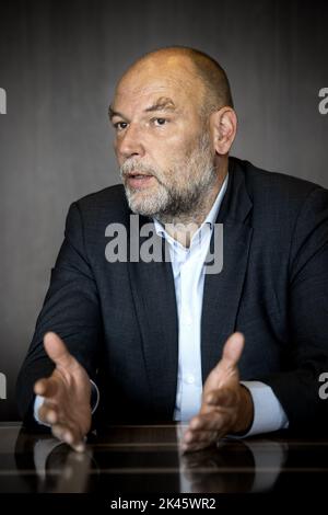 2022-09-30 11:52:40 AMSTERDAM - Alderman Rutger Groot Wassink des Affaires sociales et des réfugiés sur le navire de croisière MS Galaxy dans les Docklands de l'Ouest. En cas d'urgence, le navire recevra temporairement un millier de demandeurs d'asile à partir du début du mois d'octobre. ANP RAMON VAN FLYMEN pays-bas sortie - belgique sortie Banque D'Images