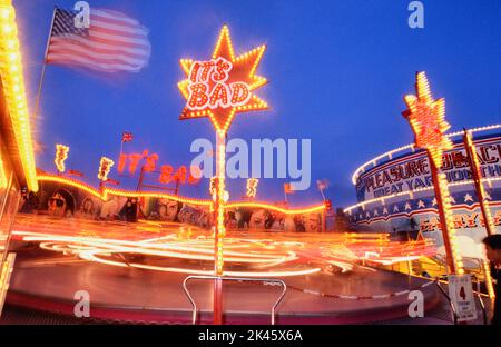 Pleasure Beach at Night, Great Yarmouth, Norfolk, Angleterre, Royaume-Uni Banque D'Images