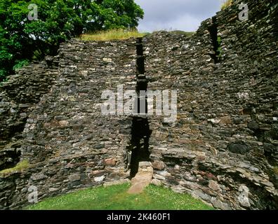 Dun Troddan Iron Age broch Tower, Glenelg, Écosse, Royaume-Uni, montrant le double mur, la cour intérieure, le rebord de la scarcice et les vides au-dessus de l'entrée d'une cellule Banque D'Images